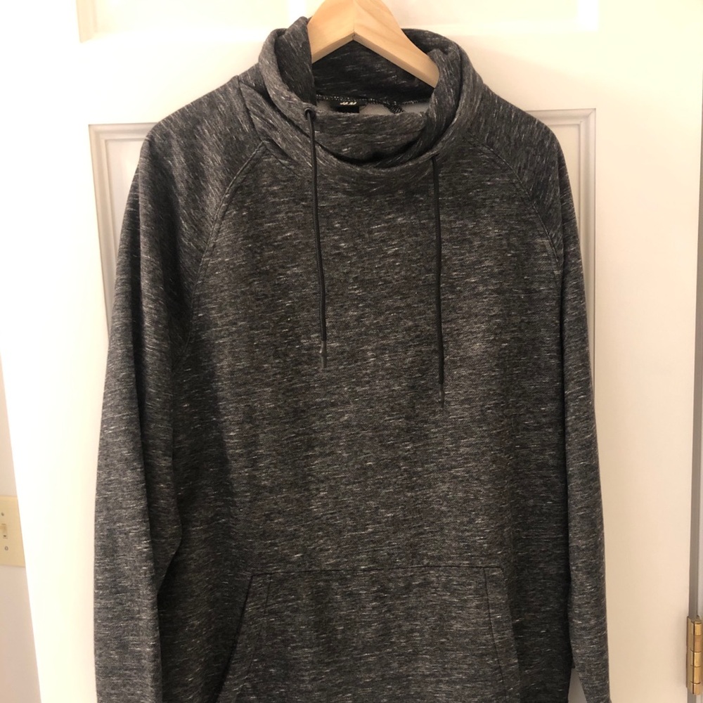 Men’s H&M pullover cow-neck sweatshirt. Large.